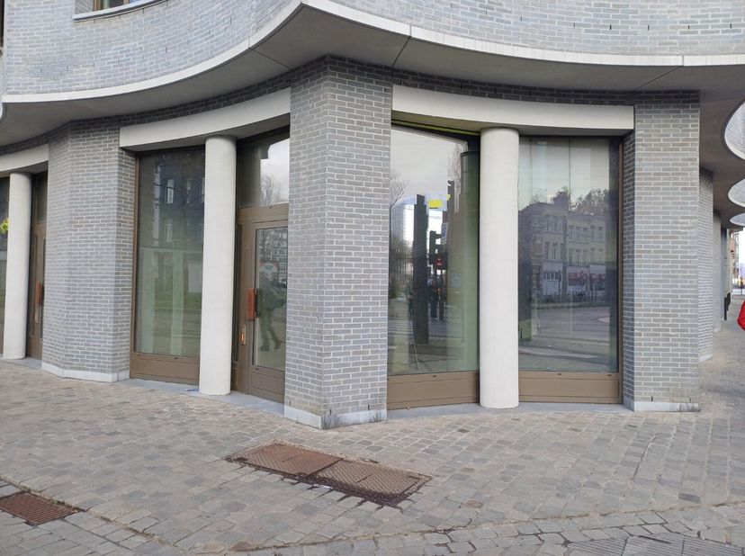 De handelsruimten van The London Residence liggen in de Cadixwijk, het kloppend hart van het Eilandje met een groen stadsplein en heraangelegde wegen.