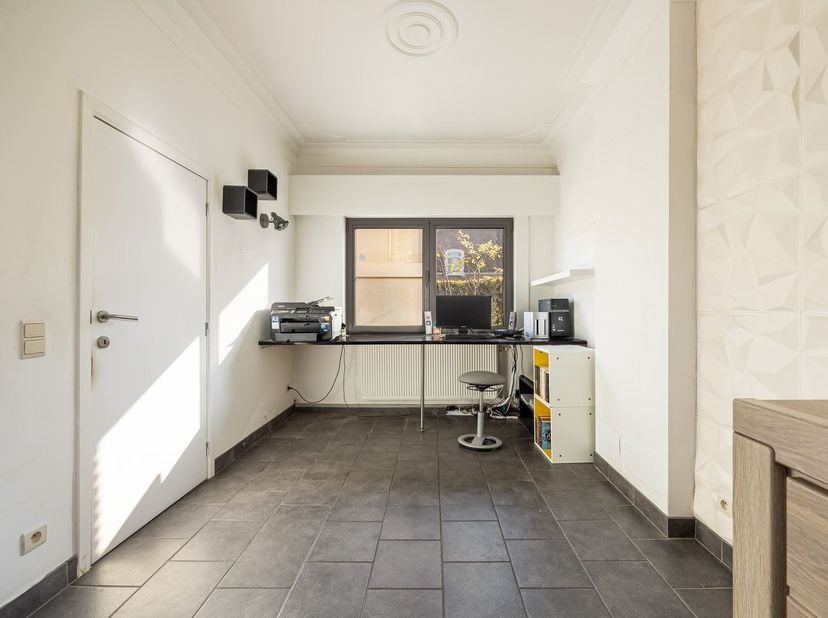 Cette jolie maison située à Berlaar offre un équilibre parfait entre fonctionnalité et confort. Avec trois chambres spacieuses et une surface habitabl