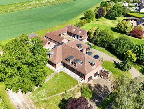                                         Maison à vendre à Houtain-Saint-Siméon, € 989.000
