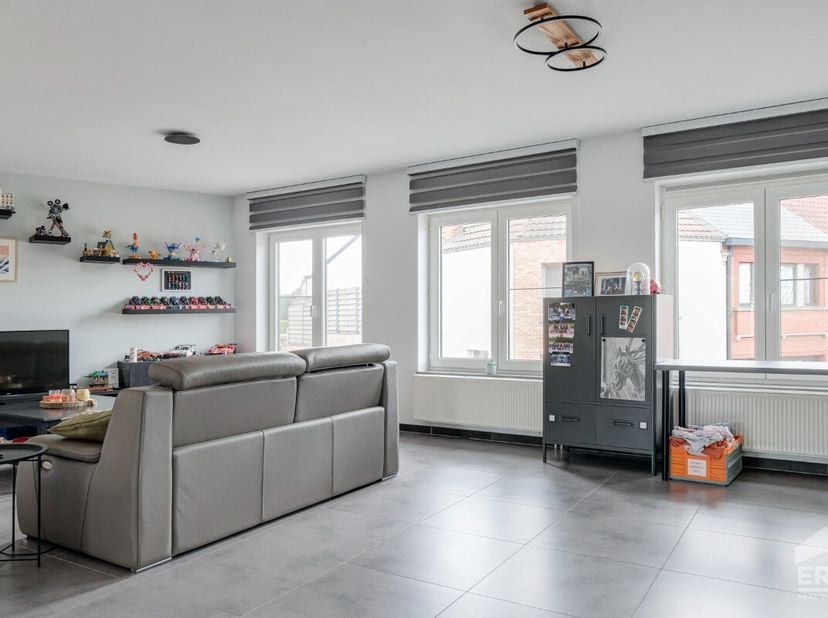 [[ DIT PAND NEEMT DEEL AAN DE ERA OPEN HUIZEN DAG OP 19/9 VAN 14:30 TOT 15:30 ]]Te koop: duplex-appartement op de eerste en tweede verdieping in het c