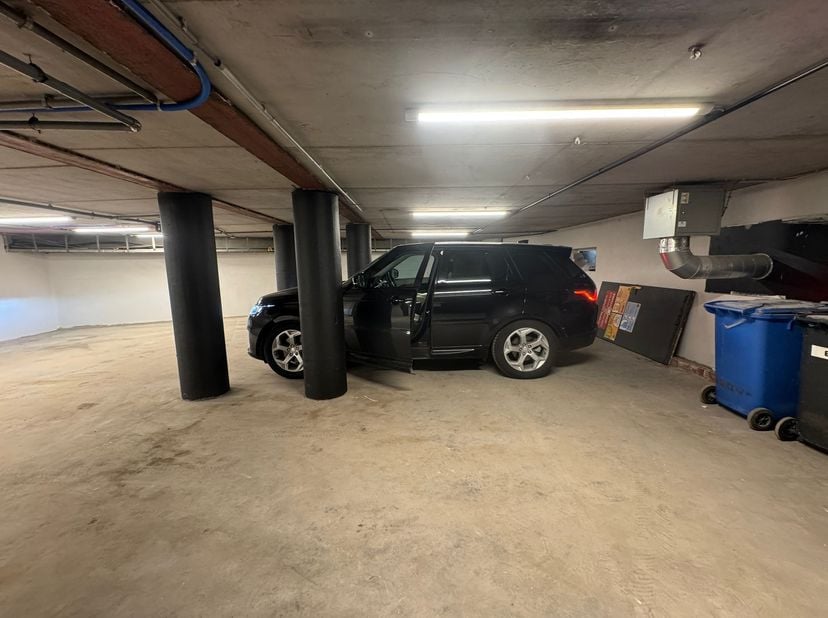 Garage te koop in De Pintelaan 184,
                    9000 Gent