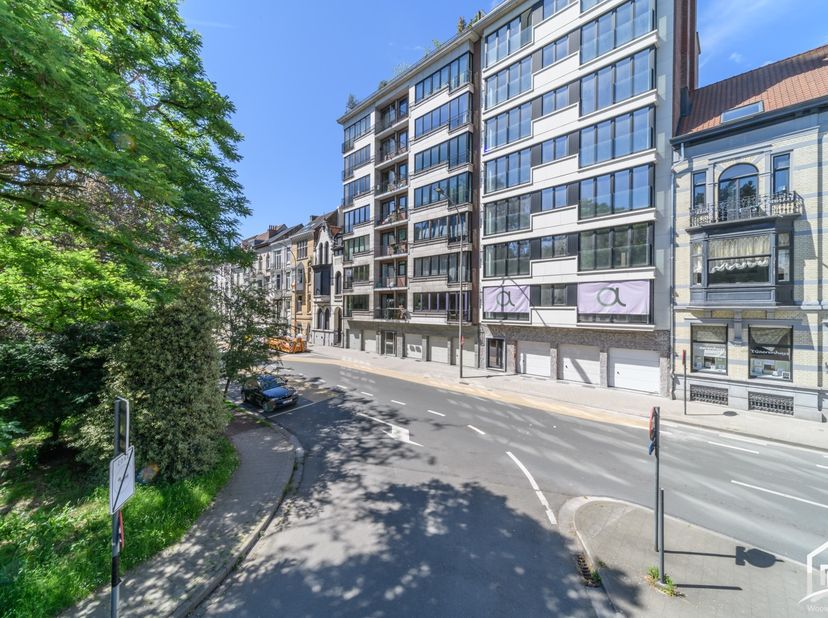 Zeer ruim en stijlvol appartement (115 m²) met 2 slaapkamers nabij Gent-centrum / Koning Albertpark.&amp;nbsp;&amp;nbsp;Dit mooi en gunstig gelegen appartemen