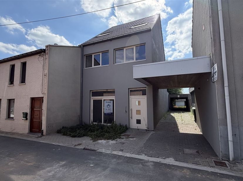 Unieke investeringskans of ideale kangoeroewoning op toplocatie in Herzele!<br />
In een rustige, doodlopende zijstraat van de Groenlaan in Herzele b