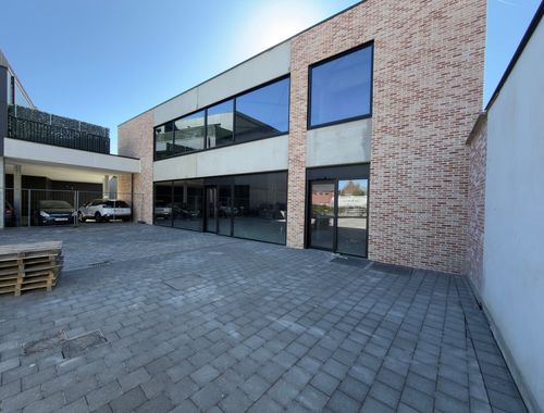                                         Bien commercial à louer à Deinze, € 2.620
