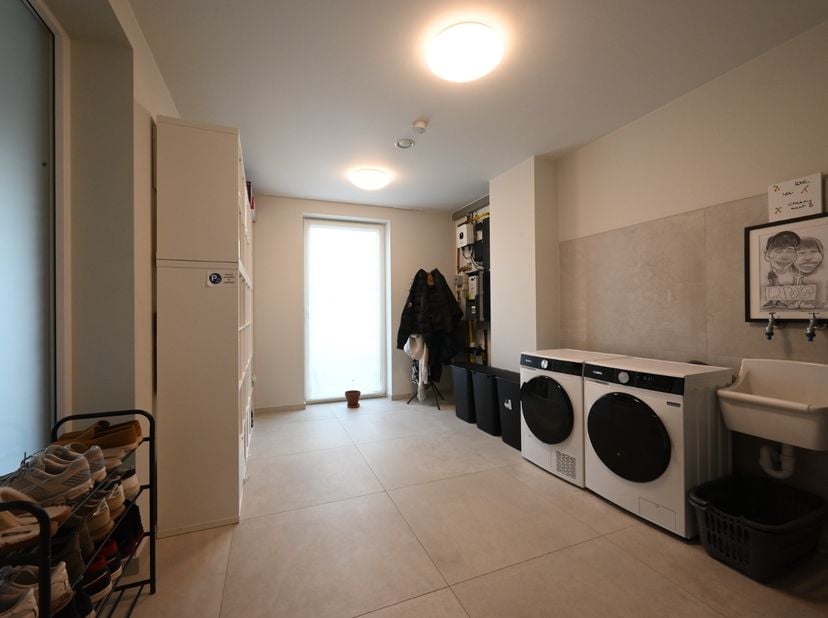 Hierbij verhuren wij deze prachtige bel-etage in de Brugstraat 44 A te Ardooie, slechts een steenworp verwijderd van het bruisende centrum. Deze wonin