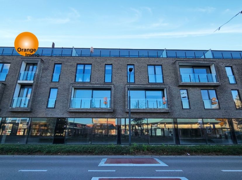 Modern appartement met één slaapkamer gelegen in het commercieel centrum van Eisden.<br />
<br />
Een appartement voor wie wil wonen in een gezellig e