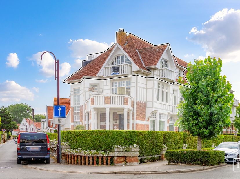 Dit mooi en uitstekend onderhouden appartement is gelegen op de bovenste verdieping van residentie Albatros, in de prachtige Concessie van De Haan. He