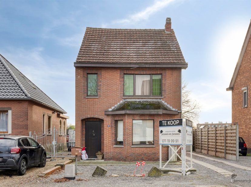 ✨ Instapklare basis voor jouw renovatieproject in een rustige woonomgeving ✨<br />
<br />
<br />
<br />
Ontdek deze leuke gezinswoning in een aangen
