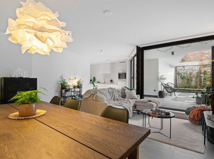 Unieke investeringskans op toplocatie in Dendermonde<br />
Ligging:<br />
Moderne, stijlvolle woonlocatie in de Denderstreek, vlak bij het charmante d