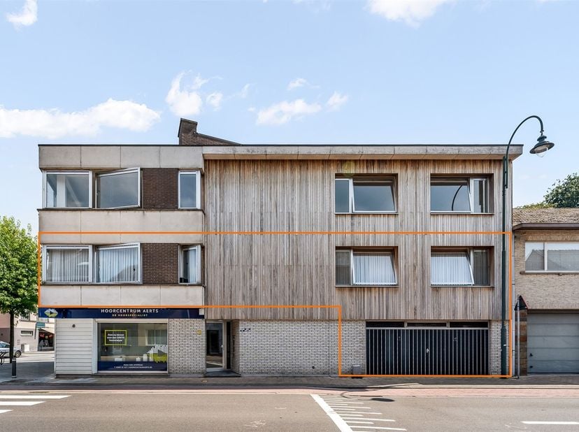 Uniek appartement (295m2!) met veranda, tuin, 4 slpks en lift in centrum Balen.<br />
<br />
Belangrijkste troeven:<br />
<br />
- Kwalitatieve ma