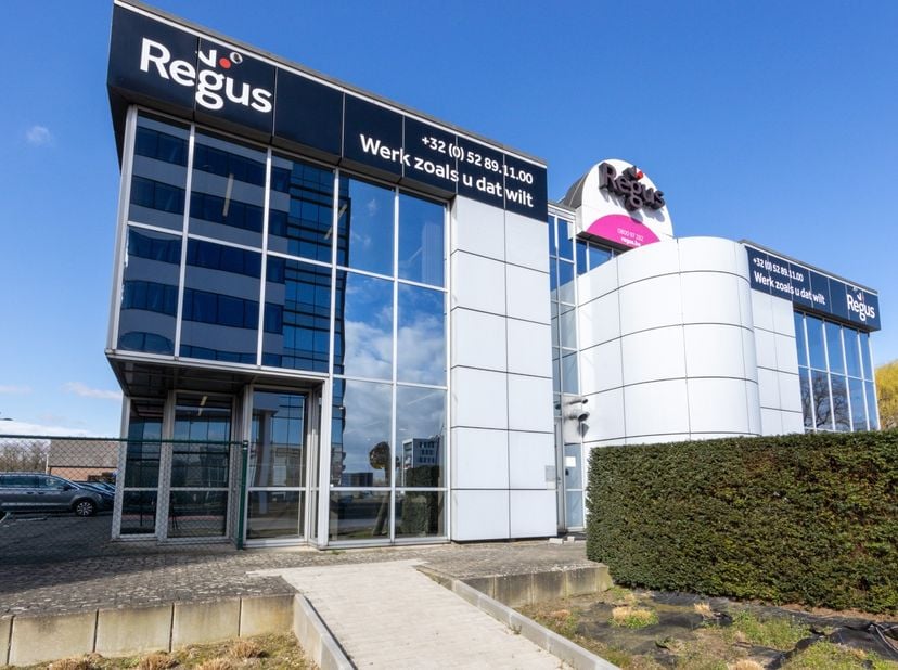 Privékantoor voor 3 werknemers in Regus Erembodegem<br />
<br />
Dit aanbod omvat een eigen kantoorruimte met service voor 3 werknemers en bovendien t