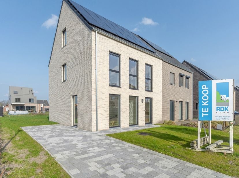 Project in Nonnenbos 9,
                    2381 Weelde