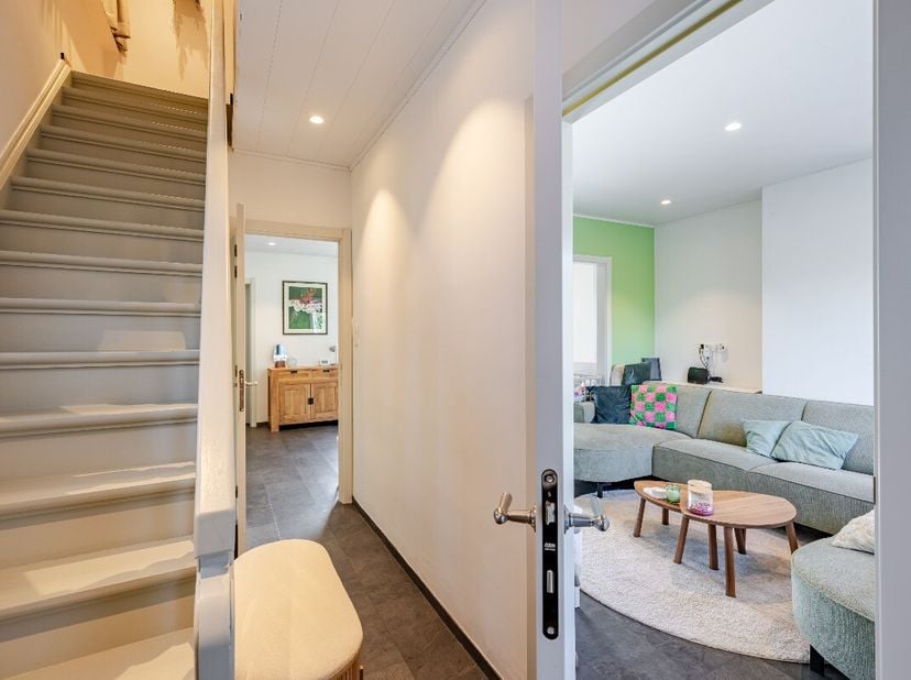 Bent u op zoek naar een instapklare woning waar ruimte, comfort en gezelligheid centraal staan? Dan is deze charmante open bebouwing in Evergem precie