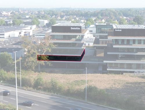                                         Bureaux à louer à Oostkamp, € 8.760
