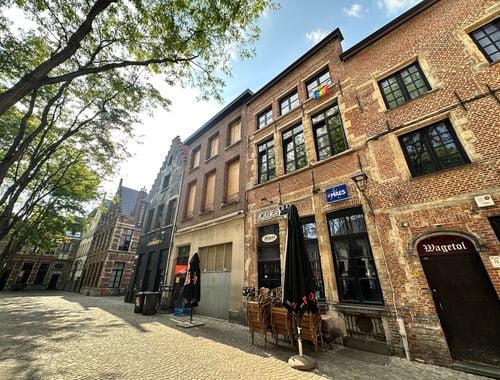                                         Bureaux à louer à Antwerpen, € 995
