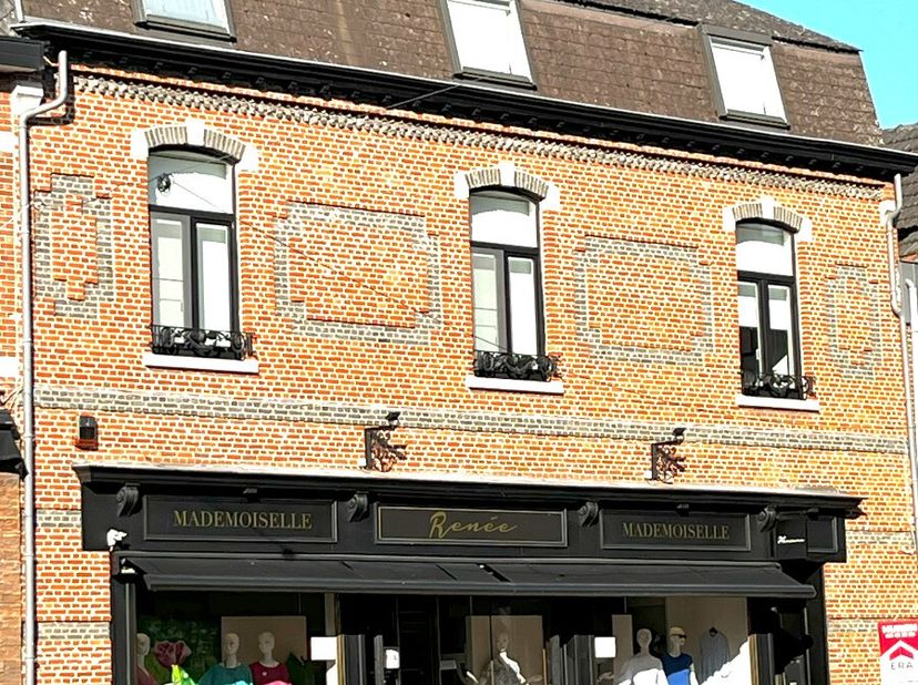 BEZOEKAANVRAGEN UITSLUITEND VIA MIJN HUURPROFIEL, VRAAG UW BEZOEK AAN VIA DE CONTACTKNOPLeuk appartement in het centrum van Beringen, op de 2de verdie