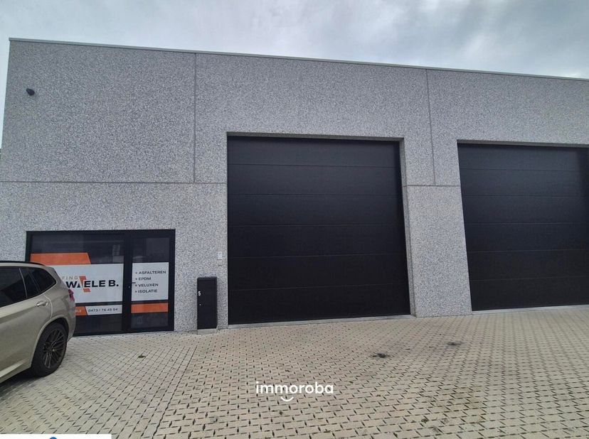 Bien professionnel à louer
                    à 8720 Oeselgem
