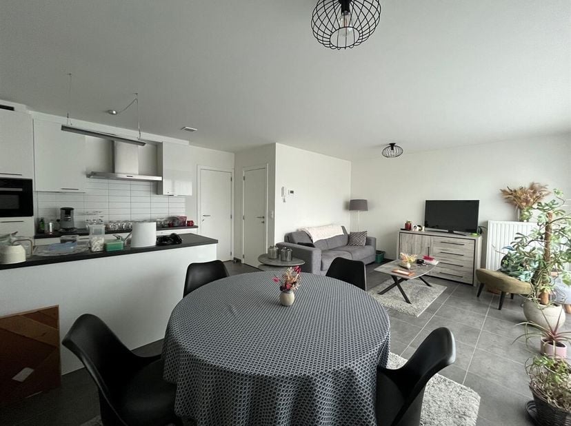 Appartement confortable et prêt à l'emploi avec deux chambres à coucher, garage et terrasse spacieuse dans le centre de Geel<br />
Situation : Situé d