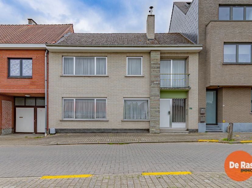 ERONDEGEM - Praktische woning met garage en tuin<br />
EERSTE BEZOEKDAG ZATERDAG 20/06 VAN 9U TOT 12U (enkel op afspraak!)<br />
Deze op te frissen ge