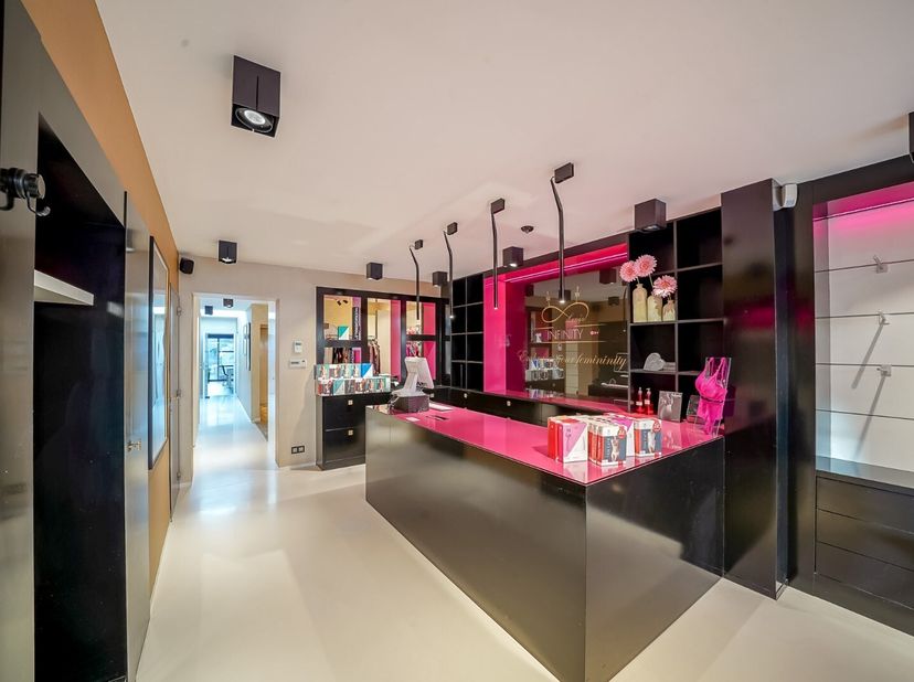 Bien professionnel à vendre
                    à 8460 Oudenburg