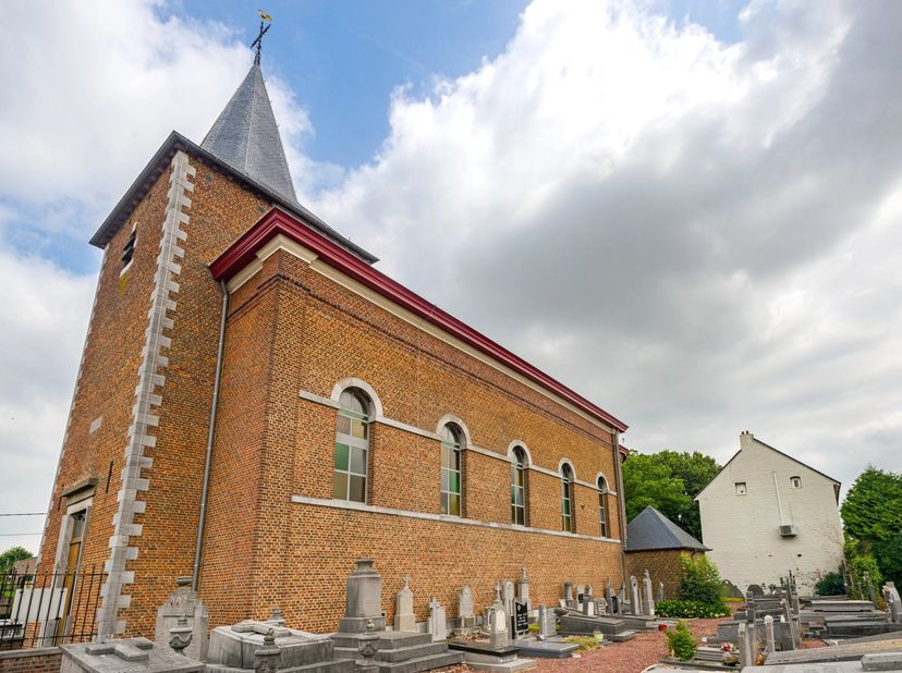 Deze voormalige kerk is gelegen aan de Suskesstraat 8 in Vechmaal en biedt tal van mogelijkheden voor wie op zoek is naar een pand met karakter en uit