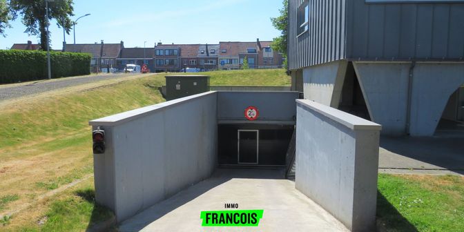 Garage te koop in Christine d'Haenstraat 22, 8000 Brugge