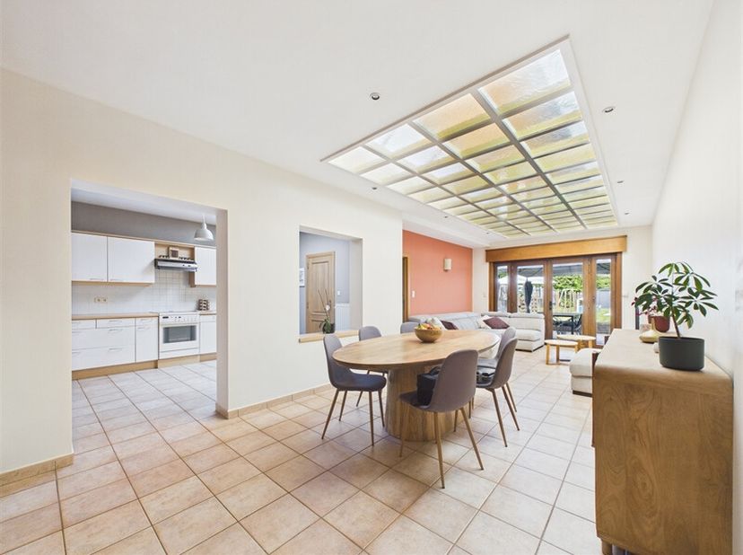 Découvrez cette agréable maison située dans lentité de Rumes, offrant actuellement 3 chambres avec la possibilité den aménager une 4 grâce à un espace