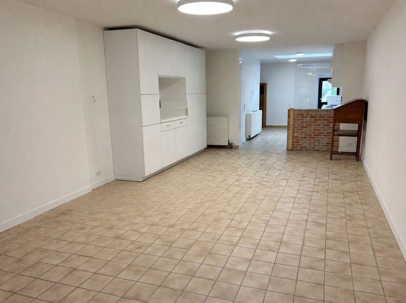 Maison avec 2 chambres, grenier et grand jardin de ville<br />
Situation : La propriété est située au 141 Patersstraat et bénéficie d'une situation pr