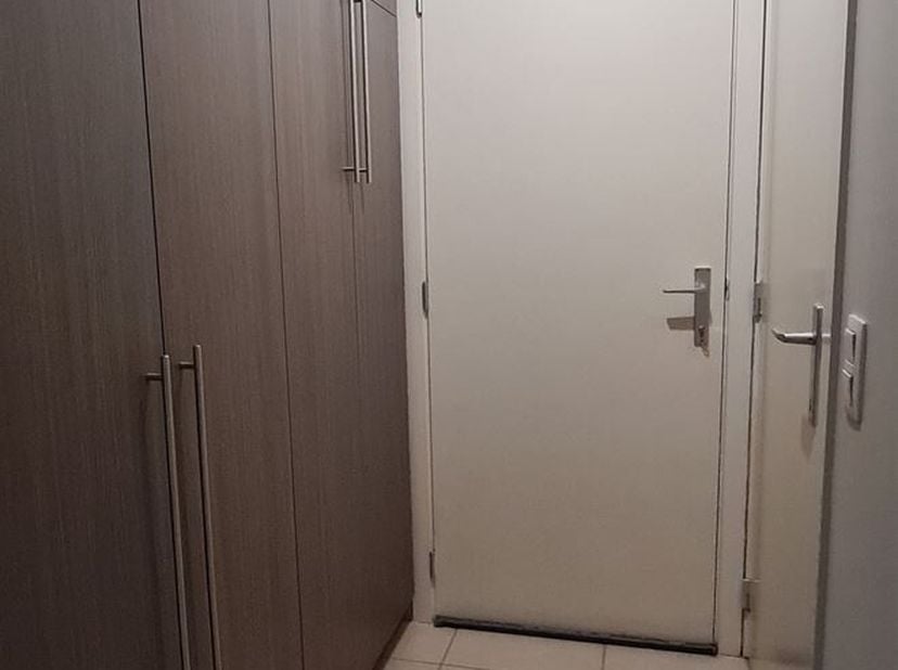Appartement d'une chambre à coucher récemment meublé avec place de parking<br />
Situation : Situé dans la résidence agréable "De Leister", à proximit