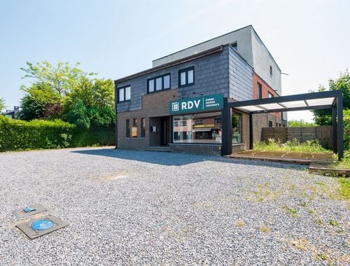                                        Bâtiment commercial à louer à Houthalen, € 560
