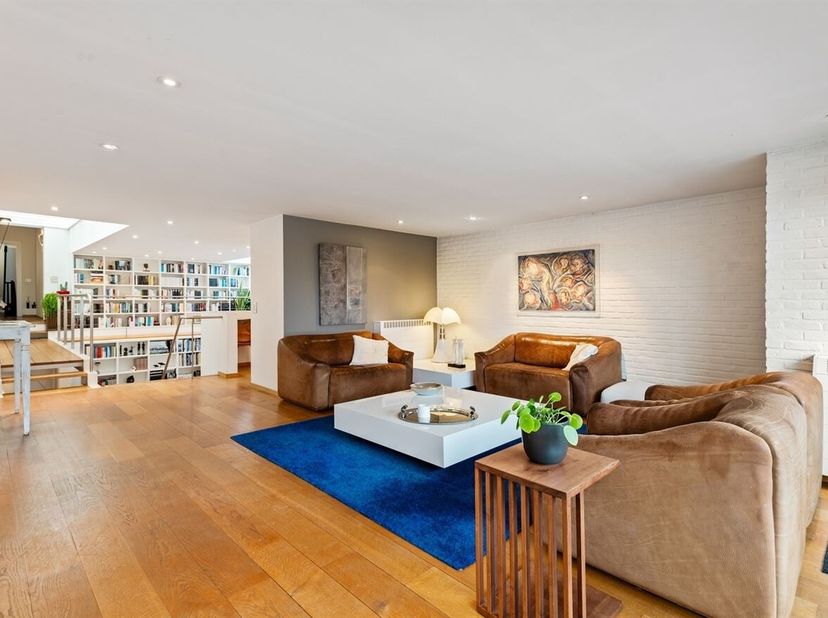 Opportuniteit kangoeroewonen, zorgwoning, handel en woonst  op topligging in het centrum van Geel.<br />
11 zonnepanelen (4.620 Wp)<br />
Asbestveilig