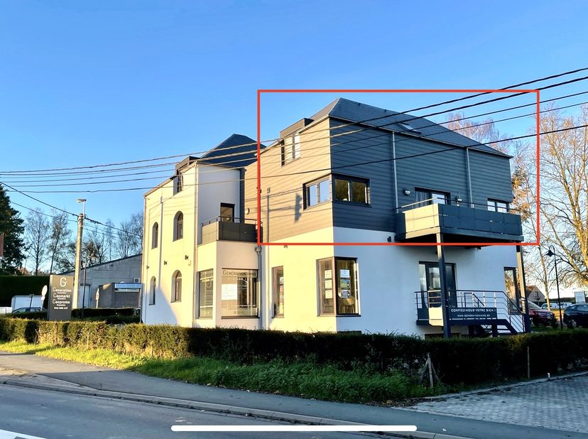Génération Immo a le plaisir de vous présenter ce lumineux et spacieux duplex de 121m2 habitables, idéalement situé à proximité de toutes les facilité