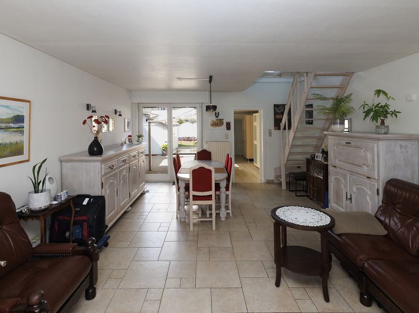 Verzorgde rijwoning met garage, carport en gezellige stadstuin<br />
In een rustige zijstraat van de gegeerde wijk "De Katte" bevindt zich deze verzor
