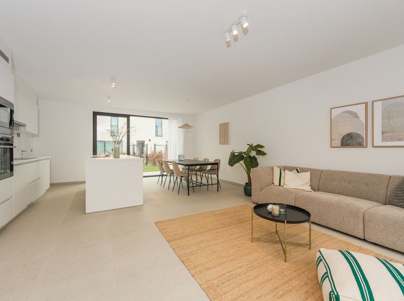 Deze nieuwbouw woning met&amp;nbsp;4&amp;nbsp;volwaardige slaapkamers en een gezellige zuidgerichte tuin&amp;nbsp;is perfect voor wie op zoek is naar ruimte, comf