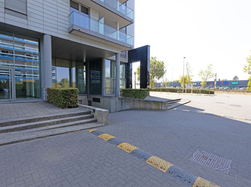 Deze ondergrondse autostaanplaats is gelegen op de -1 van 'Residentie Greenfield'.<br />
Op fietsafstand van het centrum van Hasselt met al haar faci