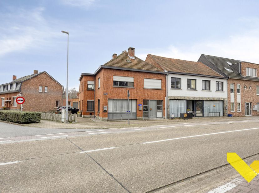 Dit appartement in Dessel omvat volgende troeven wat het zeker de moeite waard maakt om deze eigendom te bezichtigen;<br />
*ruime living met veel 'na