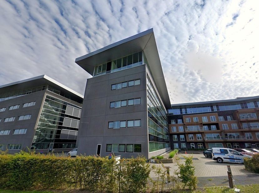 Alleenstaand kantoorgebouw gelegen in het Axxes Business Park, in het Guldensporenpark te Merelbeke-Melle.<br />
Het gebouw geniet van een uitstekende