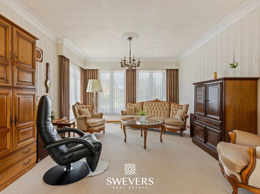 Voor meer info en foto’s, surf naar www.swevers.be – Deze instapklare open bebouwing in Beverlo biedt 220 m² wooncomfort op een mooi perceel van 1.165