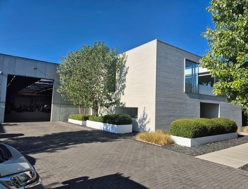                                         Bedrijfsgebouw te huur in Genk, € 8.000
