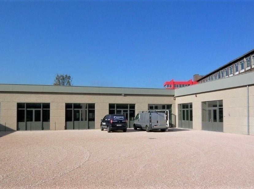 Bedrijfsvastgoed te huur in Begijnhoflaan 464 - C bus U3,
                    9000 Gent