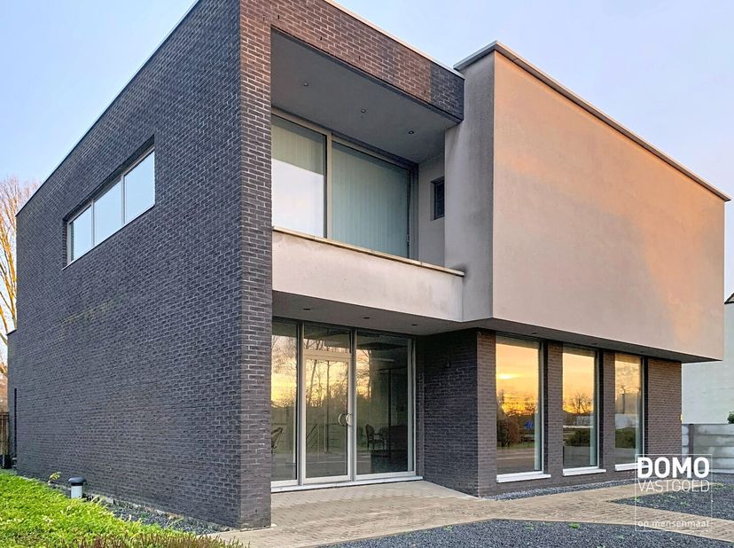 Bien professionnel à vendre
                    à 3540 Berbroek