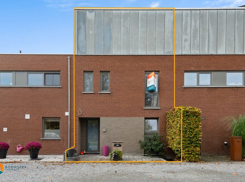 In een groene en doodlopende straat te Mechelen bevindt zich deze energiezuinige woning met 4 slaapkamers. Het bruisende centrum van Mechelen met zijn