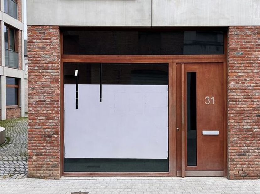 Un immeuble commercial neuf, situé au centre de la ville, livré à Casco !<br />
Vous êtes à la recherche d'un emplacement idéal pour votre entreprise
