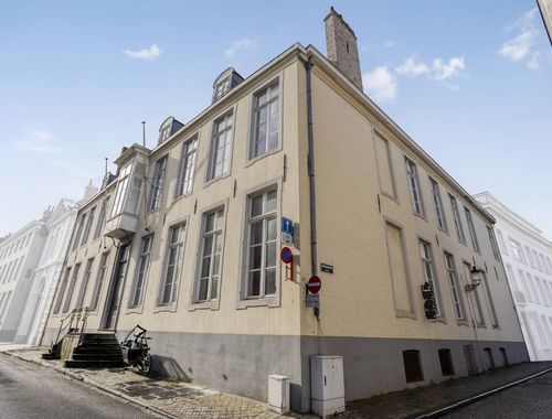                                         Immeuble de bureaux à louer à Brugge, € 7.500
