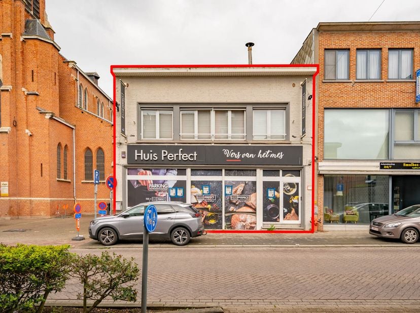 GUNSTIG GELEGEN HANDELSPAND - <br />
<br />
Ontdek dit uitzonderlijk veelzijdig commercieel eigendom op een toplocatie binnen de ring van Lier. Dankzi