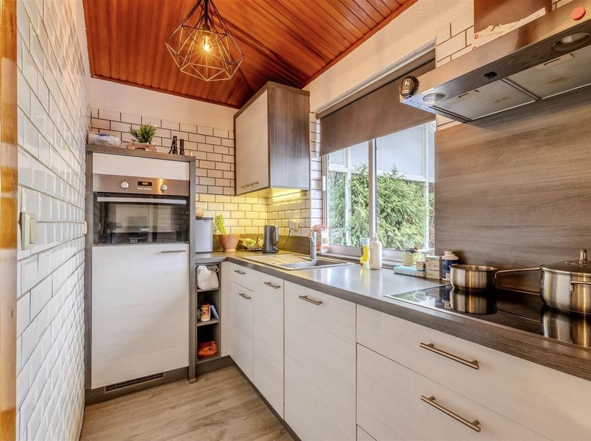 Rustig gelegen vakantiewoning te Herselt, vlakbij het natuurgebied Langdonken.<br />
Deze vakantiewoning op 535 m² beschikt over:<br />
- Woonkamer me