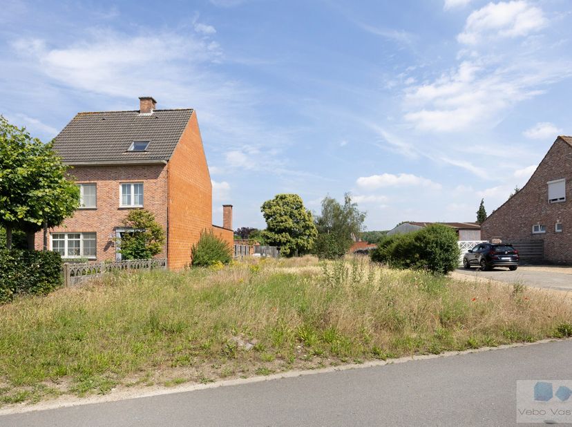 Op een uiterst rustige locatie te Itegem, bevindt zich dit prachtig stuk bouwgrond voor HOB met een oppervlakte van maar liefst 1005 m².<br />
<br />