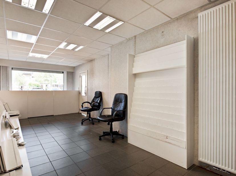 Deze te renoveren woning is gelegen aan de Hoogstraat 1 in Beerzel, deelgemeente van Putte. De woning betreft een gesloten bebouwing met een centrale