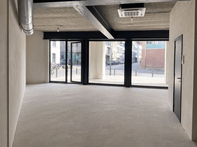Bedrijfsvastgoed te huur in Bredastraat 77,
                    2060 Antwerpen