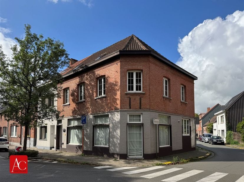 Huis te koop in Antwerpsesteenweg 124,
                    2070 Burcht